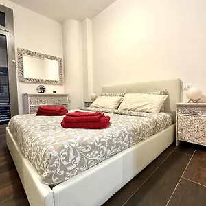https://axi-house.emilia-romagnahotels.net