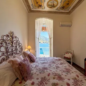 https://apt-la-terrazza-sulla-baia-the-balcony-by-the-bay.hotelitalianriviera.com